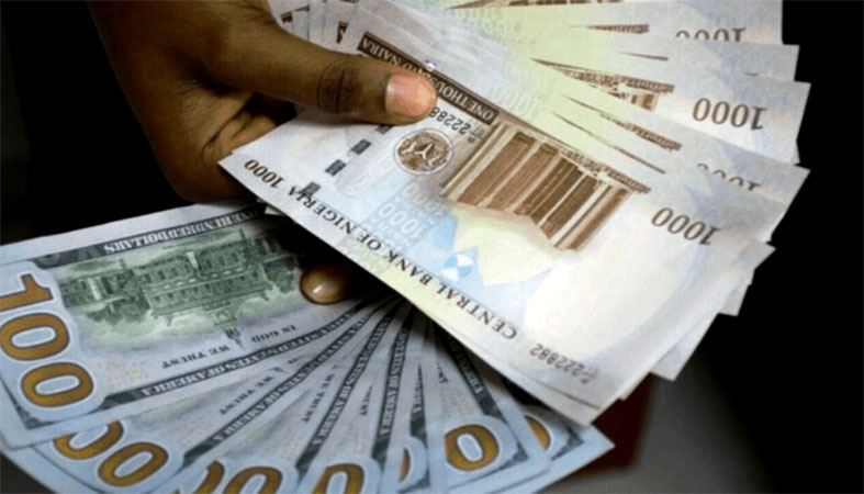 Naira tumbles to 980/dollar, FX shortage worsens