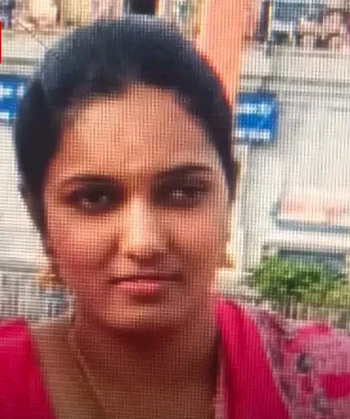 Man stabs wife 11 times at Bus Stop