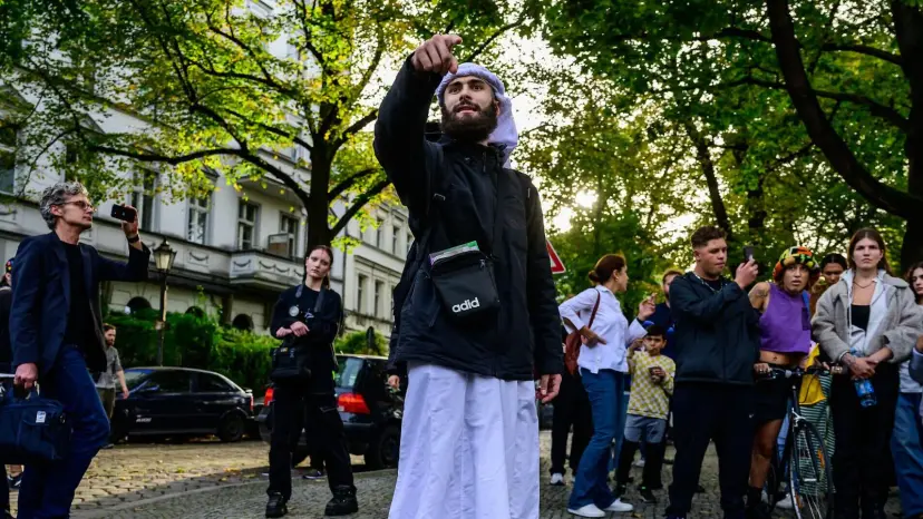 Police Raid Hamburg as Germany Outlaws Islamist Organisation Calling for Caliphate