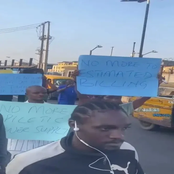 Lagos Residents Protest Prolonged Power Outage