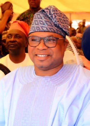OYEBAMIJI AND THE OSUN MOMENT: BETWEEN ENTERTAINMENT POLITICS AND THE SEARCH FOR REAL DEVELOPMENT IN THE STATE OF THE LIVING SPRING