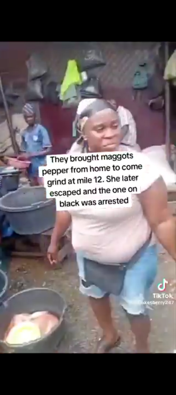 ‘Be careful what you eat’— Netizens react to video of women grinding rotten pepper for food
