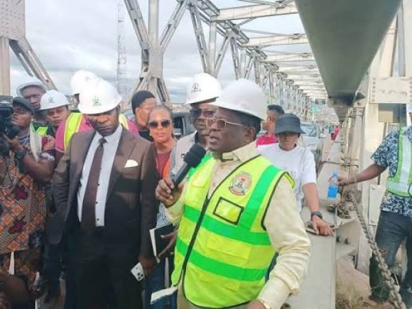 River Niger Bridge Closure: FG Redirects Traffic to Second Niger Bridge